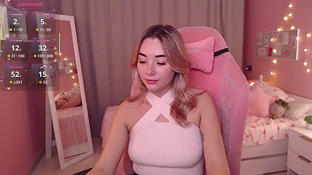 Snapshot of Rosie_Mac chatting on 18, 11, 2025 Rosie Mac online show from 18, 11, 2025