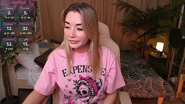 Snapshot of Rosie_Mac chatting on 25, 11, 2025 Rosie Mac online show from 25, 11, 2025