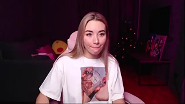 Snapshot of Rosie_Mac chatting on 15, 12, 2025 Rosie Mac online show from 15, 12, 2025