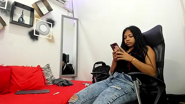 Snapshot of YuleimysAndAlex chatting on 5, 11, 2025 YuleimysAndAlex online show from 5, 11, 2025