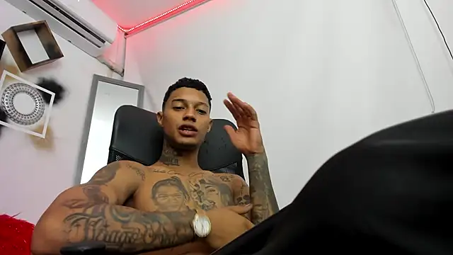 Snapshot of YuleimysAndAlex chatting on 6, 11, 2025 YuleimysAndAlex online show from 6, 11, 2025