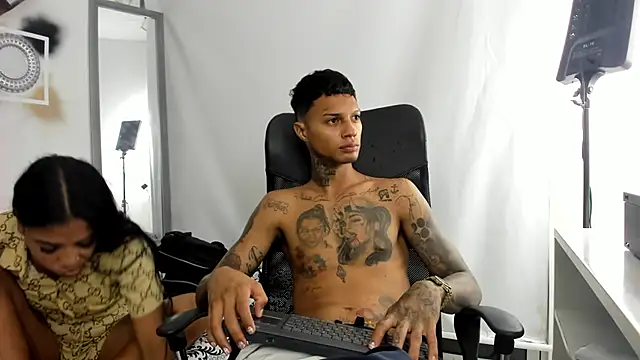 Snapshot of YuleimysAndAlex chatting on 23, 11, 2025 YuleimysAndAlex online show from 23, 11, 2025