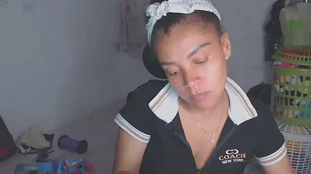 Snapshot of shayna_cute chatting on 17, 5, 2026 shayna cute online show from 17, 5, 2026
