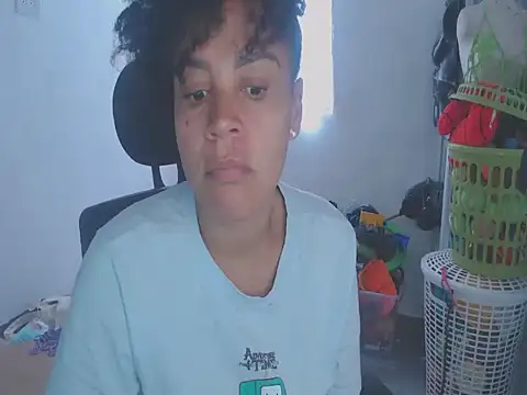 Snapshot of shayna_cute chatting on 19, 5, 2026 shayna cute online show from 19, 5, 2026