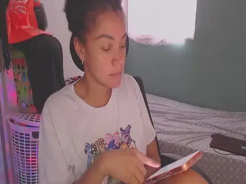Snapshot of shayna_cute chatting on 18, 6, 2026 shayna cute online show from 18, 6, 2026