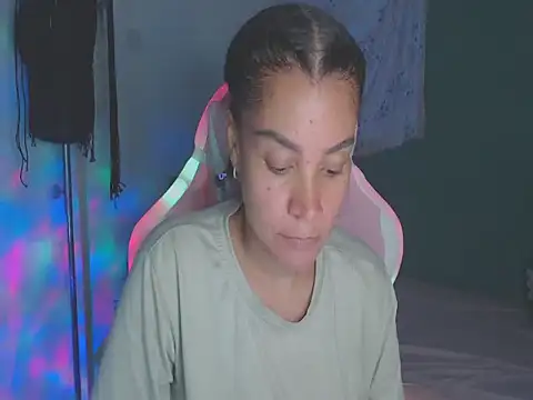 shayna cute online show from 15, 7, 2026
