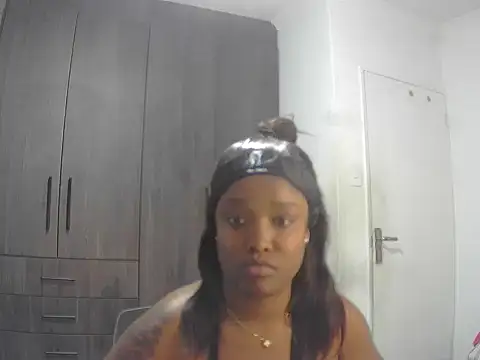 Snapshot of Cherry-OnTop chatting on 2, 11, 2025 Cherry-OnTop online show from 2, 11, 2025