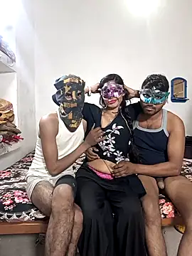 Snapshot of Real-Family chatting on 4, 12, 2025 Real-Family online show from 4, 12, 2025