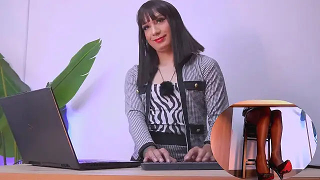 nylonisabella online show from 2, 4, 2026