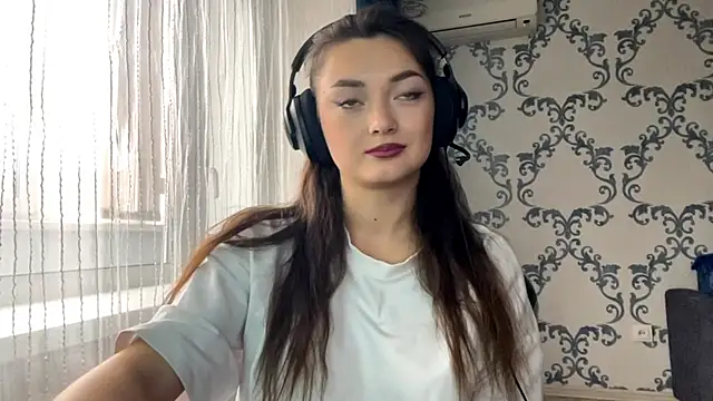 Snapshot of TwotyBright chatting on 11, 11, 2025 TwotyBright online show from 11, 11, 2025