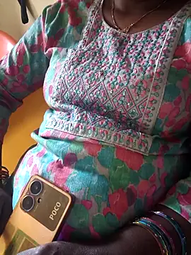 Snapshot of hyd_couple7878 chatting on 12, 11, 2025 hyd couple7878 online show from 12, 11, 2025