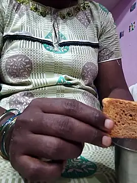 Snapshot of hyd_couple7878 chatting on 23, 11, 2025 hyd couple7878 online show from 23, 11, 2025