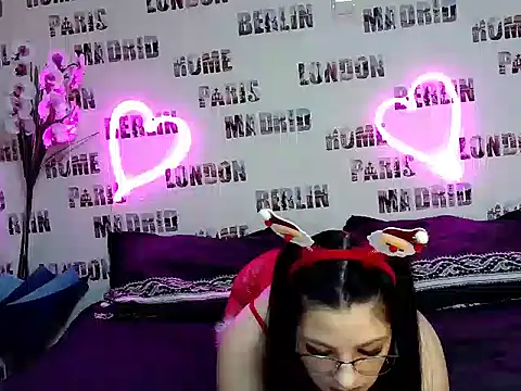 Snapshot of Bya_hootgyrl1 chatting on 18, 12, 2025 Bya hootgyrl1 online show from 18, 12, 2025