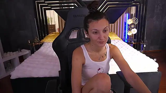 Snapshot of ZafiraMoonn chatting on 6, 11, 2025 ZafiraMoonn online show from 6, 11, 2025