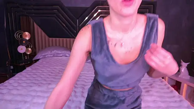 Snapshot of ZafiraMoonn chatting on 22, 12, 2025 ZafiraMoonn online show from 22, 12, 2025