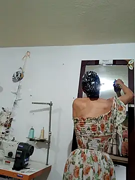 Snapshot of PaulinaLondra2 chatting on 10, 11, 2025 PaulinaLondra2 online show from 10, 11, 2025