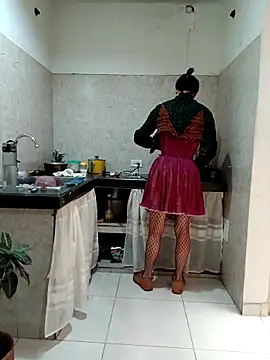 Snapshot of PaulinaLondra2 chatting on 12, 11, 2025 PaulinaLondra2 online show from 12, 11, 2025