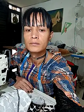 Snapshot of PaulinaLondra2 chatting on 13, 11, 2025 PaulinaLondra2 online show from 13, 11, 2025