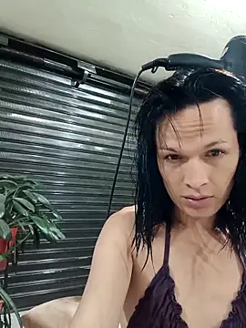 Snapshot of PaulinaLondra2 chatting on 18, 11, 2025 PaulinaLondra2 online show from 18, 11, 2025