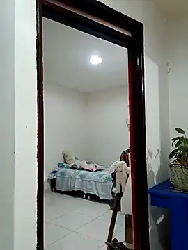 Snapshot of PaulinaLondra2 chatting on 19, 11, 2025 PaulinaLondra2 online show from 19, 11, 2025