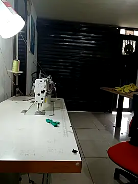 Snapshot of PaulinaLondra2 chatting on 21, 11, 2025 PaulinaLondra2 online show from 21, 11, 2025