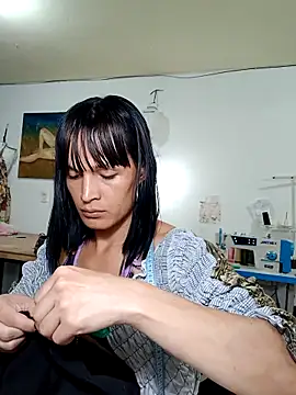 Snapshot of PaulinaLondra2 chatting on 27, 11, 2025 PaulinaLondra2 online show from 27, 11, 2025