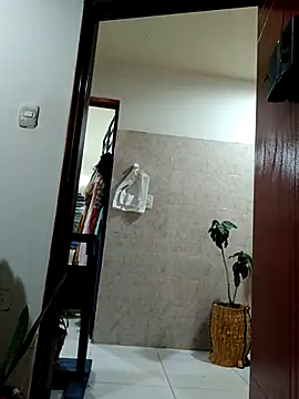 Snapshot of PaulinaLondra2 chatting on 3, 12, 2025 PaulinaLondra2 online show from 3, 12, 2025