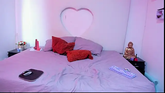 Snapshot of Emmily-sweet chatting on 13, 11, 2025 Emmily-sweet online show from 13, 11, 2025