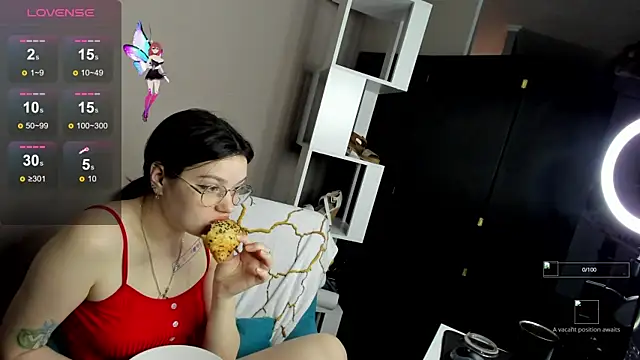 Snapshot of Karina_Kellyy chatting on 4, 12, 2025 Karina Kellyy online show from 4, 12, 2025