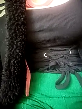 Snapshot of LenaLy2k chatting on 1, 12, 2025 LenaLy2k online show from 1, 12, 2025