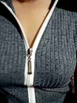 Snapshot of LenaLy2k chatting on 17, 12, 2025 LenaLy2k online show from 17, 12, 2025