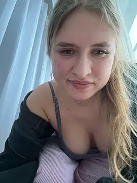 Snapshot of Eva_Renny chatting on 12, 11, 2025 Eva Renny online show from 12, 11, 2025