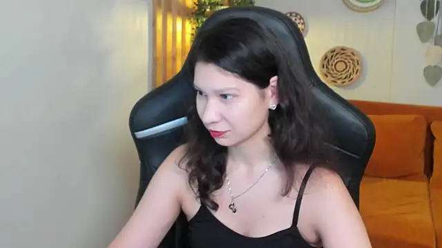 Snapshot of SaraDenars chatting on 10, 11, 2025 SaraDenars online show from 10, 11, 2025