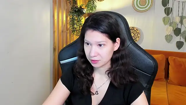 Snapshot of SaraDenars chatting on 13, 11, 2025 SaraDenars online show from 13, 11, 2025