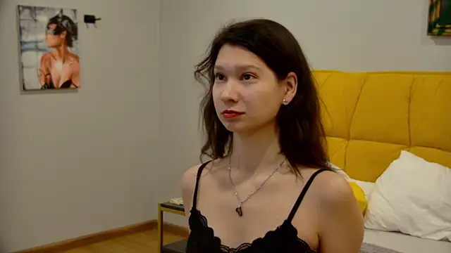 Snapshot of SaraDenars chatting on 4, 12, 2025 SaraDenars online show from 4, 12, 2025