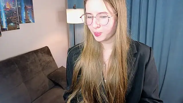 Snapshot of MowasaBritten chatting on 12, 11, 2025 MowasaBritten online show from 12, 11, 2025