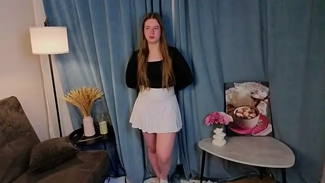 Snapshot of MowasaBritten chatting on 4, 12, 2025 MowasaBritten online show from 4, 12, 2025