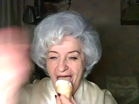 Snapshot of ValeriaKroww chatting on 9, 11, 2025 ValeriaKroww online show from 9, 11, 2025