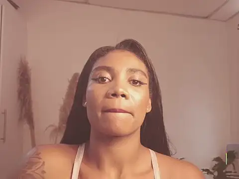 Snapshot of Miss_Benz chatting on 12, 11, 2025 Miss Benz online show from 12, 11, 2025