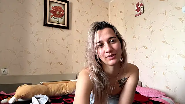 Snapshot of Auroragin chatting on 8, 11, 2025 Auroragin online show from 8, 11, 2025