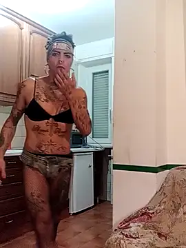 Snapshot of 00Travsharongomez chatting on 6, 11, 2025 00Travsharongomez online show from 6, 11, 2025