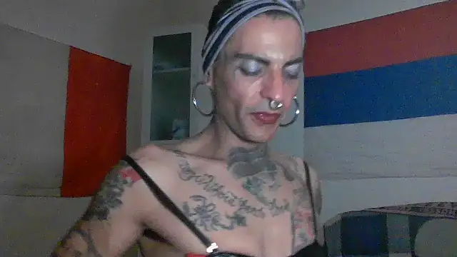 Snapshot of 00Travsharongomez chatting on 27, 11, 2025 00Travsharongomez online show from 27, 11, 2025