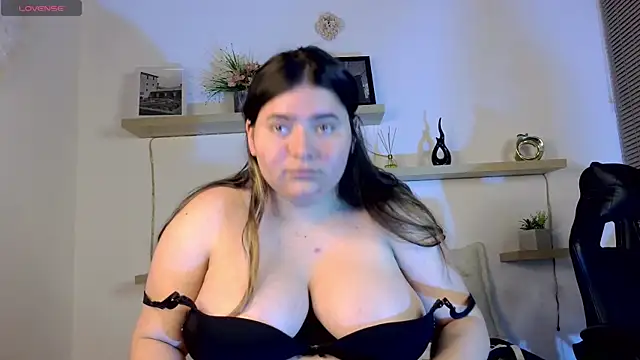 Snapshot of estrella_gold chatting on 18, 11, 2025 estrella gold online show from 18, 11, 2025