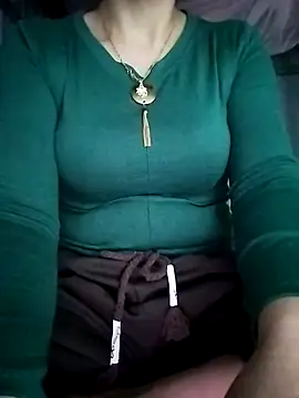 Snapshot of Niramiu chatting on 12, 11, 2025 Niramiu online show from 12, 11, 2025