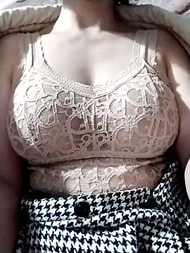 Snapshot of Niramiu chatting on 24, 11, 2025 Niramiu online show from 24, 11, 2025