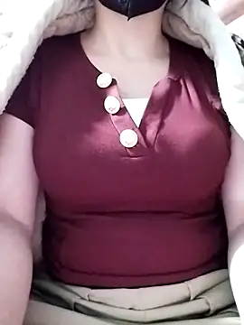 Snapshot of Niramiu chatting on 30, 11, 2025 Niramiu online show from 30, 11, 2025