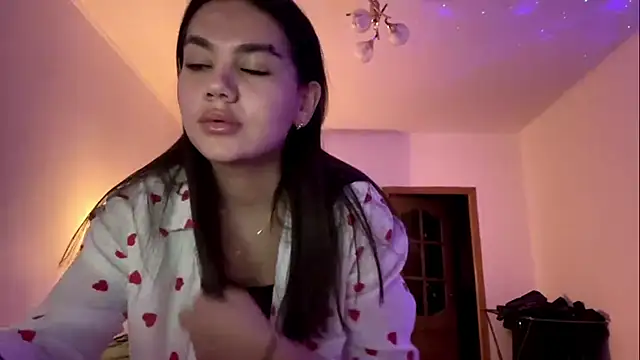 Snapshot of Priscillla_Cute chatting on 13, 11, 2025 Priscillla Cute online show from 13, 11, 2025