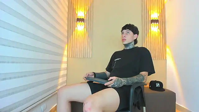 Snapshot of DANTE_ARMSTRONG chatting on 11, 11, 2025 DANTE ARMSTRONG online show from 11, 11, 2025