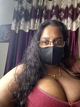 Snapshot of hootypriya chatting on 9, 6, 2026 hootypriya online show from 9, 6, 2026