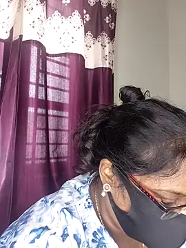 Snapshot of hootypriya chatting on 21, 6, 2026 hootypriya online show from 21, 6, 2026